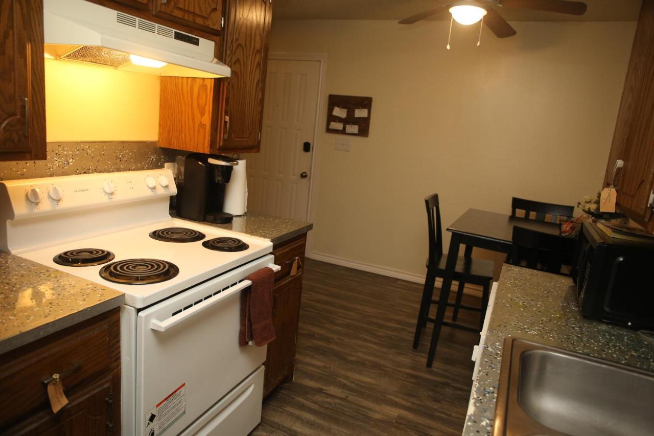 Appartamento 2 Bed/ 1 Bath Next To Ft. Sill Lawton Esterno foto